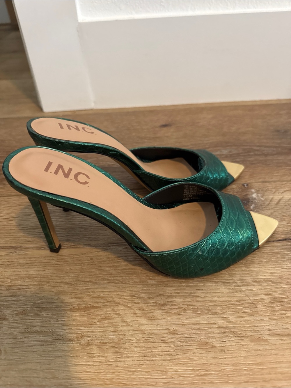 INC Amra green, embossed, snake skin pointed toe mules